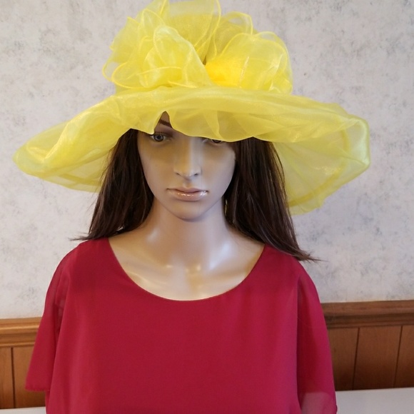 **Sold **Beautiful yellow hat - Picture 5 of 8